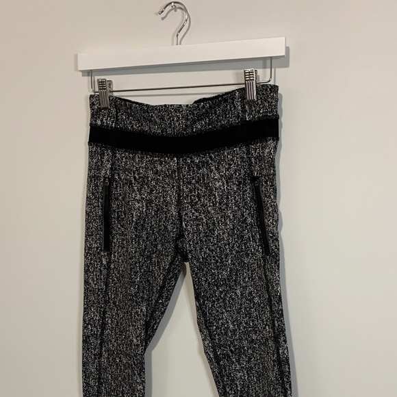 EXCELLENT Condition Lululemon Inspire Tight II | Splatter White Black |Patterned - Picture 2 of 8